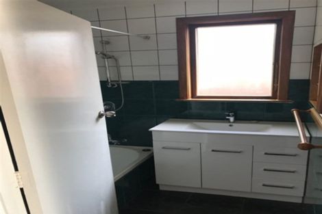 Photo of property in 3 Tamariki Avenue, Kelston, Auckland, 0602