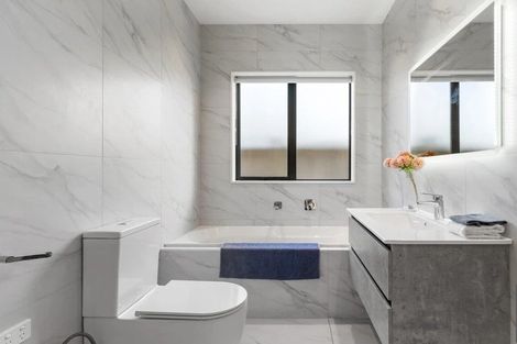 Photo of property in 2 Creswell Lane, Papakura, 2110