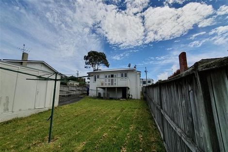 Photo of property in 2/232 East Coast Road, Forrest Hill, Auckland, 0620