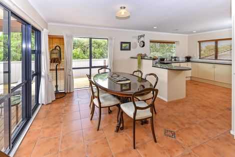 Photo of property in 6 Gleneagles Grove, Wattle Downs, Auckland, 2103