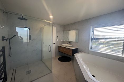 Photo of property in 26 Kiteroa Terrace, Rothesay Bay, Auckland, 0630