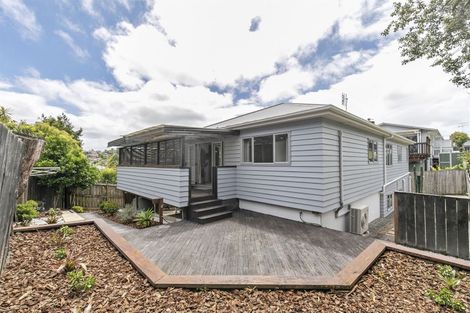 Photo of property in 20a Ludlow Terrace, Totara Vale, Auckland, 0627