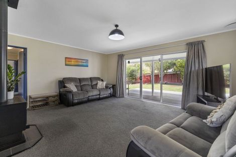 Photo of property in 2 Seagull Place, Whitby, Porirua, 5024