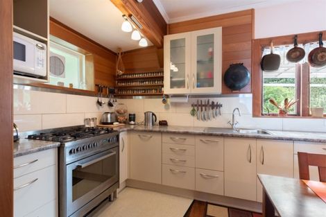 Photo of property in 16 Cave Road, Houghton Bay, Wellington, 6023