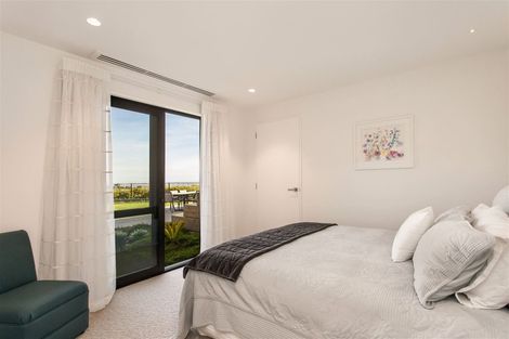 Photo of property in 3 Inverness Lane, Redcliffs, Christchurch, 8081