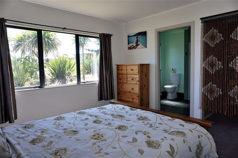 Photo of property in 1 Barclay Grove, Hokio Beach, Levin, 5571