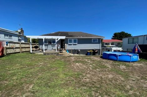 Photo of property in 68 Sylvan Crescent, Te Atatu South, Auckland, 0610