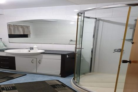 Photo of property in 2/66 Aviemore Drive, Highland Park, Auckland, 2010