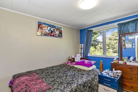 Photo of property in 38 Davidson Crescent, Tawa, Wellington, 5028