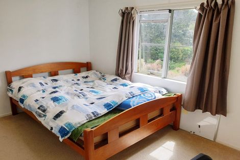 Photo of property in 15 Cayman Place, Unsworth Heights, Auckland, 0632