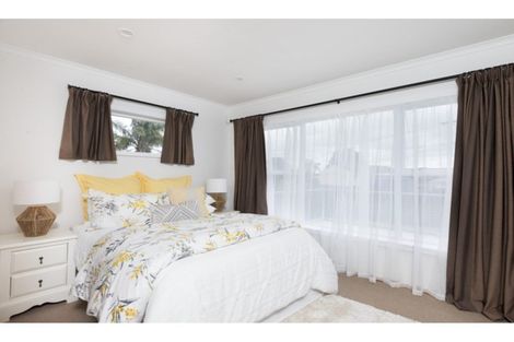 Photo of property in 39 Royal View Road, Te Atatu South, Auckland, 0610