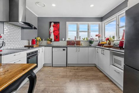 Photo of property in 76 Grays Road, Camborne, Porirua, 5026