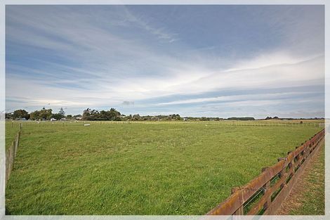 Photo of property in 10 Ripa Street, Tangimoana, 4822