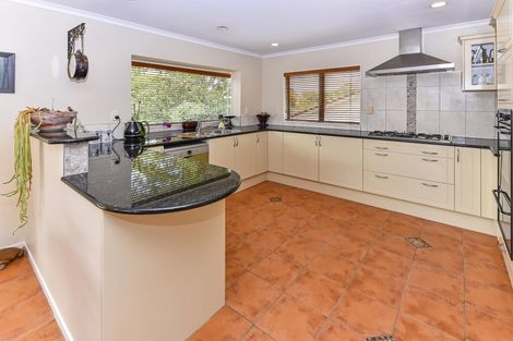 Photo of property in 6 Gleneagles Grove, Wattle Downs, Auckland, 2103