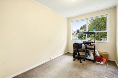 Photo of property in 71 Chilcott Road, Henderson, Auckland, 0612