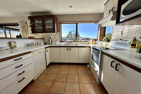 Photo of property in 32 Borrowdace Avenue, Botany Downs, Auckland, 2010