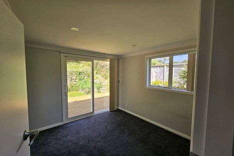 Photo of property in 1 Taylor Terrace, Tawa, Wellington, 5028