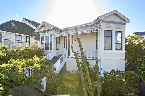 Photo of property in 26 Grove Road, Kelburn, Wellington, 6012