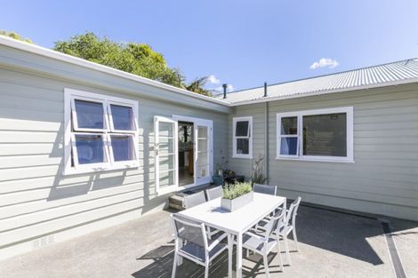 Photo of property in 71 Severn Street, Island Bay, Wellington, 6023
