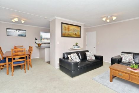 Photo of property in 21 Honeysuckle Place, Northcote, Christchurch, 8052