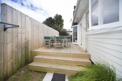 Photo of property in 70 Point Chevalier Road, Point Chevalier, Auckland, 1022