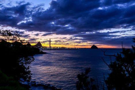 Photo of property in 1 Kawaroa Lane, New Plymouth, 4310