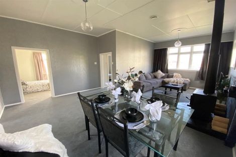 Photo of property in 16 Lanark Street, Balclutha, 9230