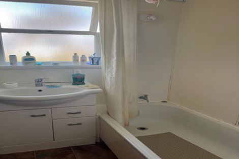 Photo of property in 1/765 Beach Road, Browns Bay, Auckland, 0630