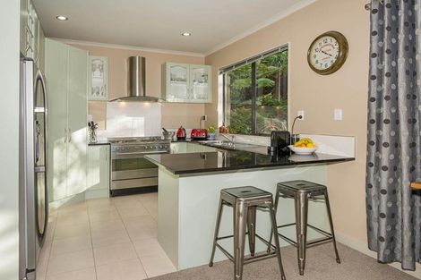 Photo of property in 2/18 Limmer Place, Browns Bay, Auckland, 0632