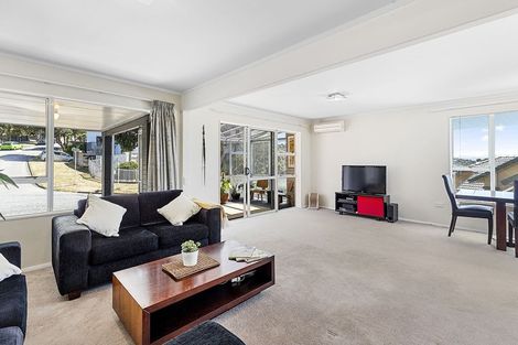 Photo of property in 52 Akaroa Drive, Maupuia, Wellington, 6022