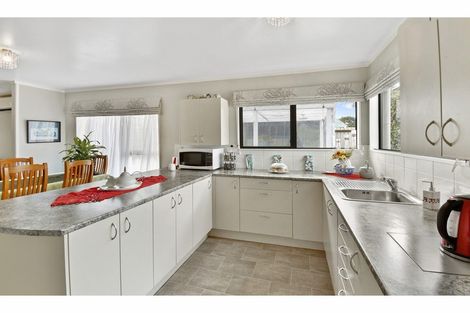 Photo of property in 2/8 Mcinnes Road, Weymouth, Auckland, 2103