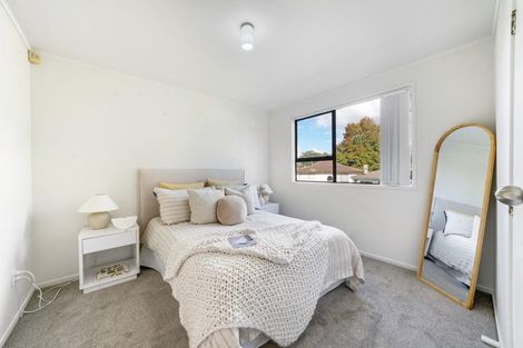 Photo of property in 2/7 Mon Desir Place, Manurewa, Auckland, 2102