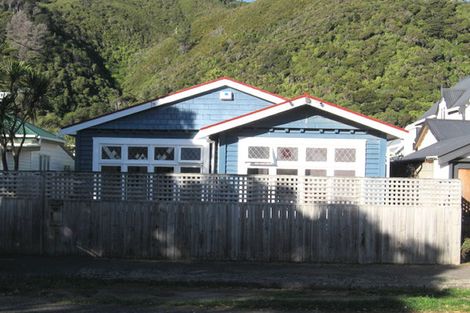 Photo of property in 11 Tuatoru Street, Eastbourne, Lower Hutt, 5013