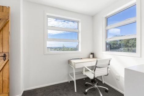 Photo of property in 91f Wade River Road, Stanmore Bay, Whangaparaoa, 0932