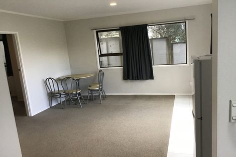 Photo of property in 25 Tobruk Crescent, Milford, Auckland, 0620