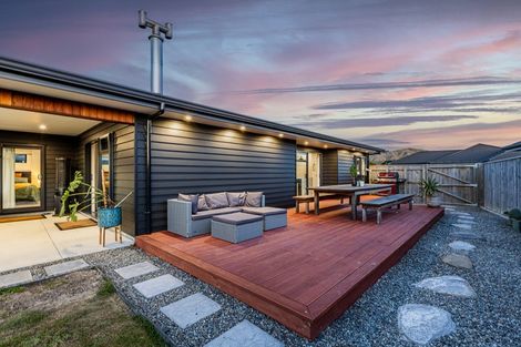 Photo of property in 10 Cyprus Place, Fitzherbert, Palmerston North, 4410