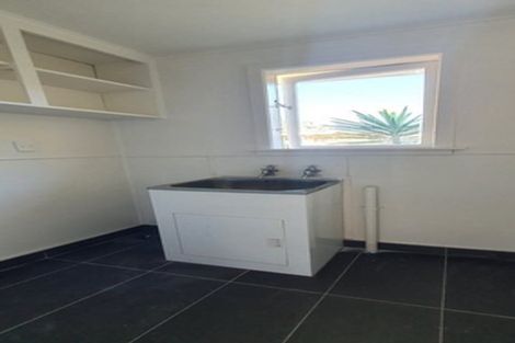 Photo of property in 82 Dundale Avenue, Blockhouse Bay, Auckland, 0600
