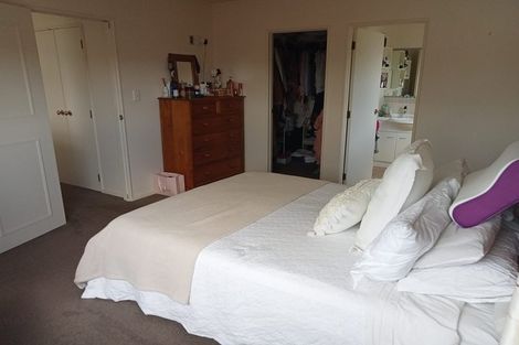 Photo of property in 9 San Fernando Way, Henderson, Auckland, 0612