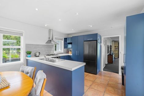 Photo of property in 2 Alberta Street, Acacia Bay, Taupo, 3330