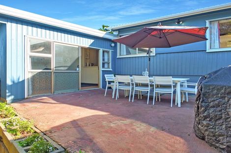 Photo of property in 20 Mack Street, Foxton Beach, Foxton, 4815