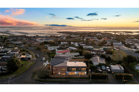 Photo of property in 1b Bellville Drive, Clendon Park, Auckland, 2103