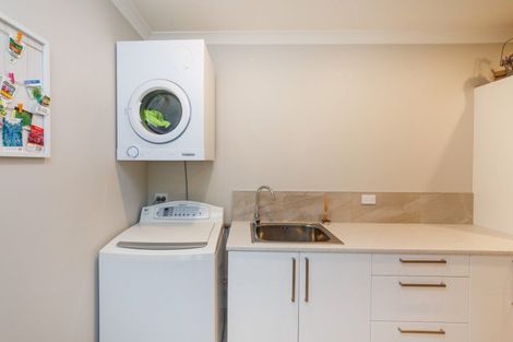 Photo of property in 9 Riverstone Grove, Hokowhitu, Palmerston North, 4410