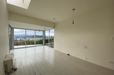 Photo of property in 102 Kelburn Parade, Kelburn, Wellington, 6012