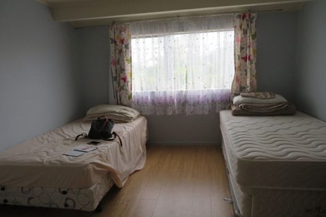 Photo of property in 1/138 East Coast Road, Forrest Hill, Auckland, 0620