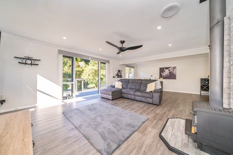 Photo of property in 114 Pinehaven Road, Pinehaven, Upper Hutt, 5019