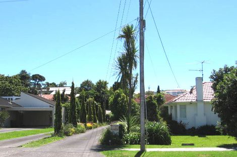 Photo of property in 1/132 Nile Road, Milford, Auckland, 0620