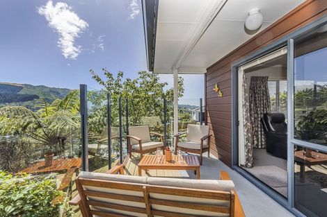 Photo of property in 95 Woodman Drive, Tawa, Wellington, 5028