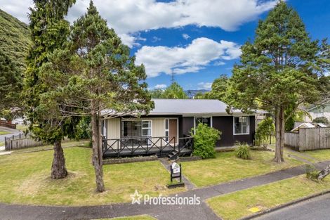Photo of property in 33 Larchmont Grove, Totara Park, Upper Hutt, 5018