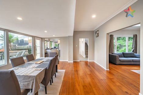 Photo of property in 15 Ferry Road, Days Bay, Lower Hutt, 5013