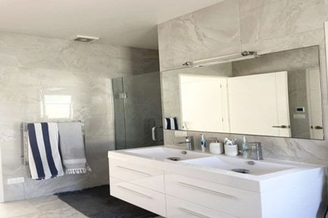 Photo of property in 30 Sartors Avenue, Northcross, Auckland, 0630